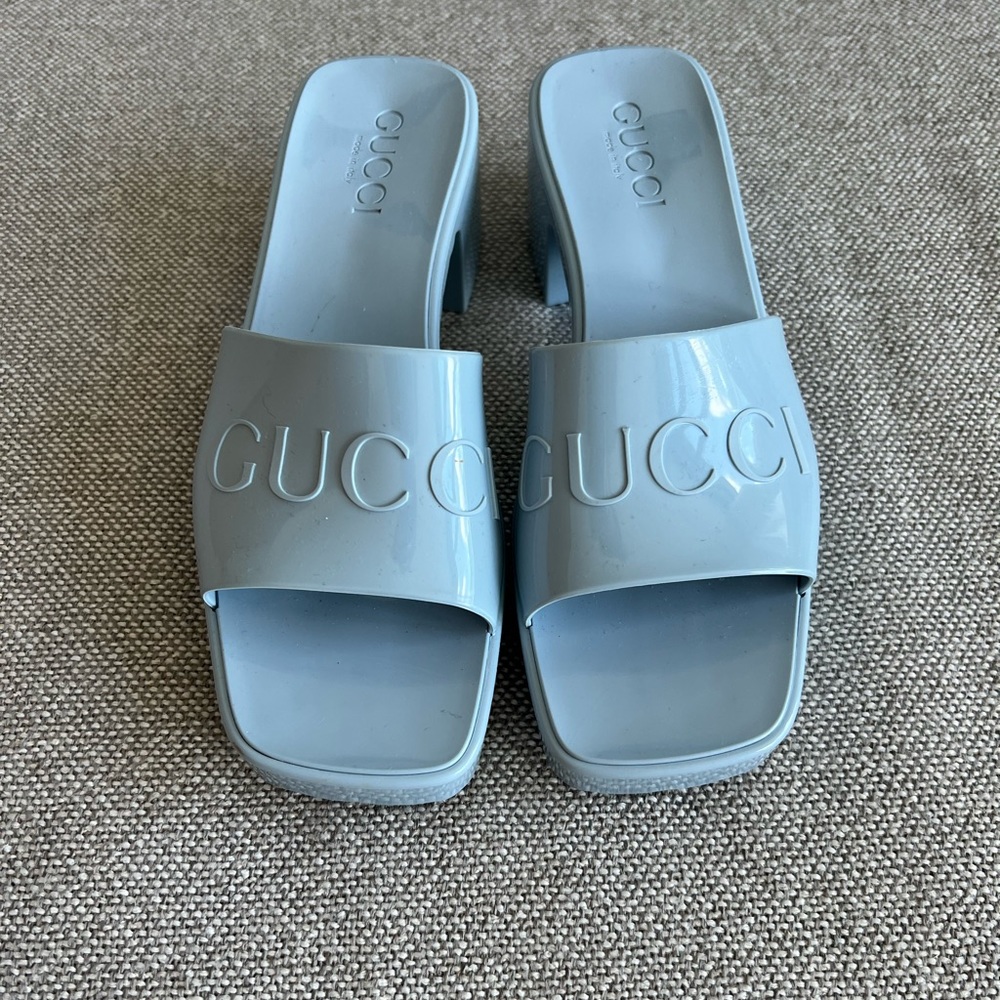 GUCCI
Rubber Gucci Logo Womens Platform Slide Sandals Porcelain Light Blue